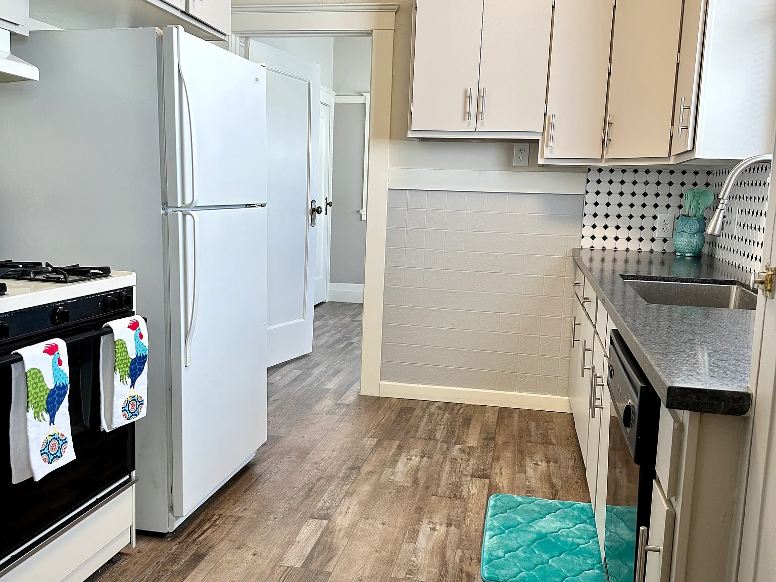 1 bed, 900 sqft, $1,885 — Photo 3