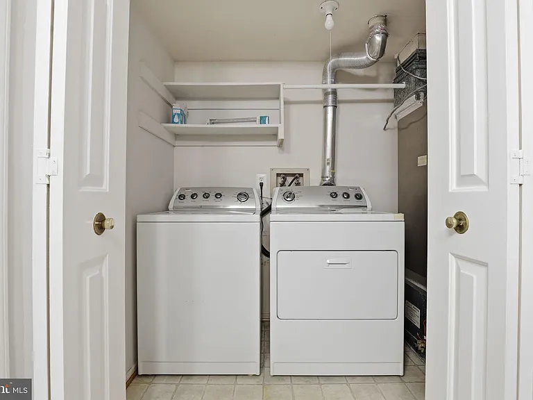 119 Fort Evans Rd SE #B — Photo 24