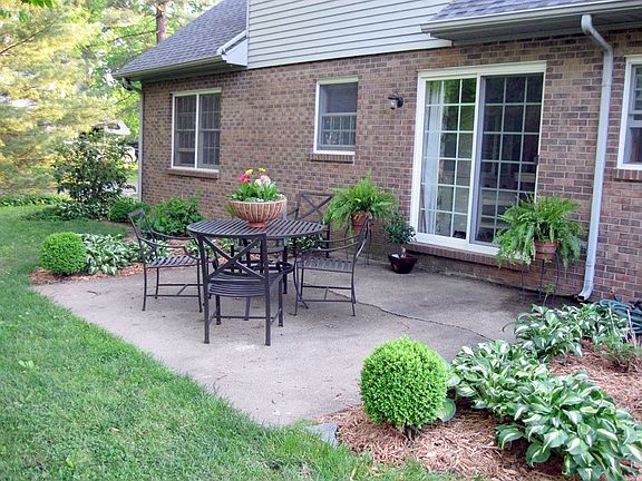 4th image of 5488 Woodlawn Dr