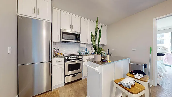 Rented by Bond New York | media 33