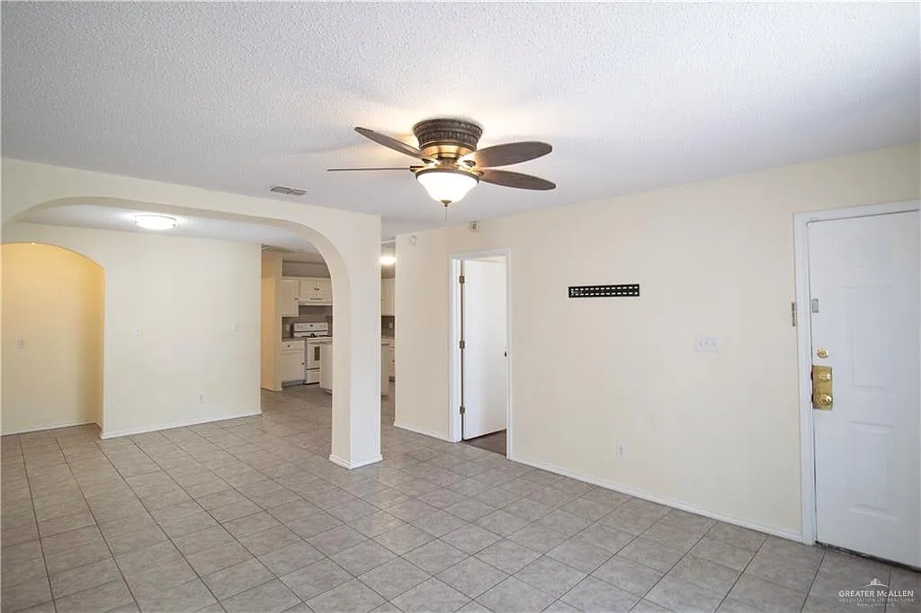 3 bed, 2.0 bath, 1434 sqft, $1,250 — Photo 3