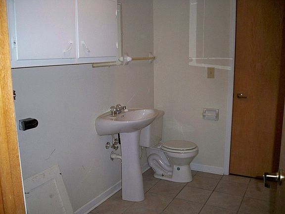 5th image of 530 S Kiel Ave
