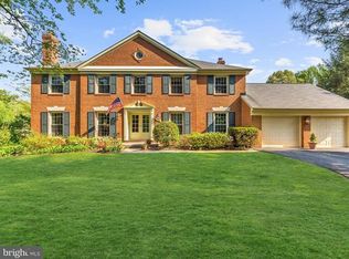 8220 W Gainsborough Ct, Rockville, MD 20854