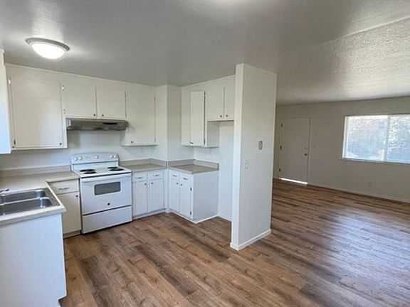 3rd image of 102 E Bernal Dr APT 2