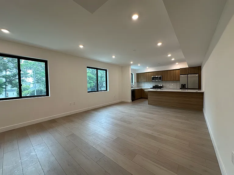 941 N Martel Ave #102 — Photo 27