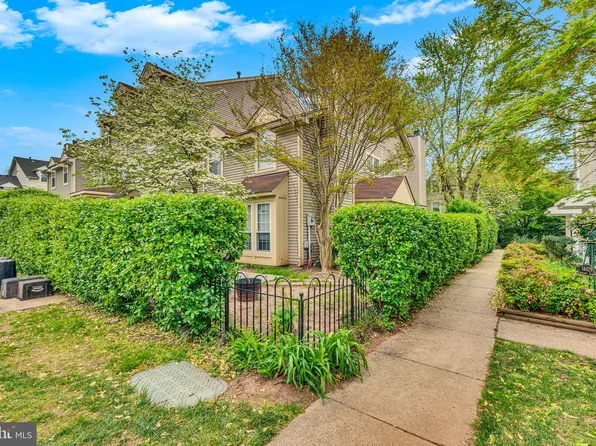 14427 Gringsby Ct, Centreville, VA 20120