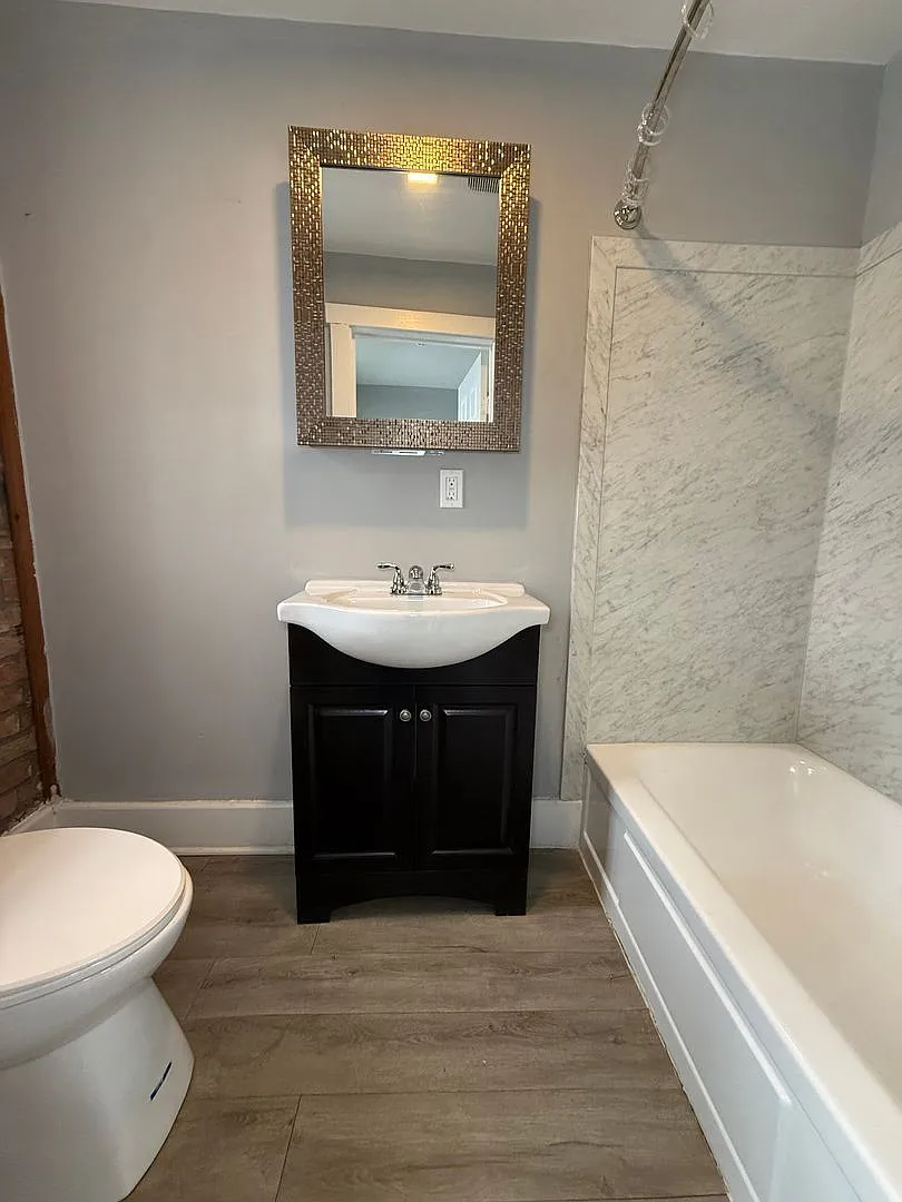 3 bed, 1.0 bath, $1,075 — Photo 2