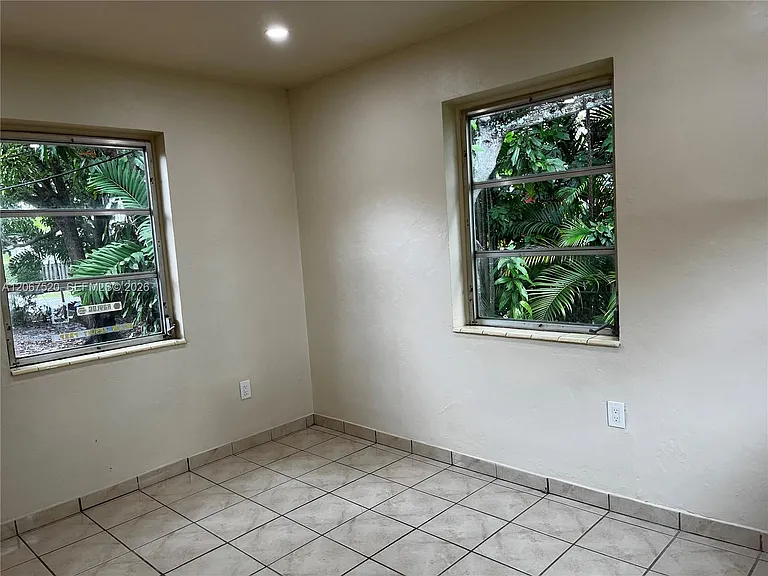 3351 SW 18th St — Photo 43