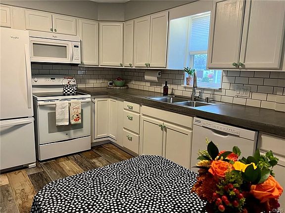 4th image of 306 Beechwood Ave