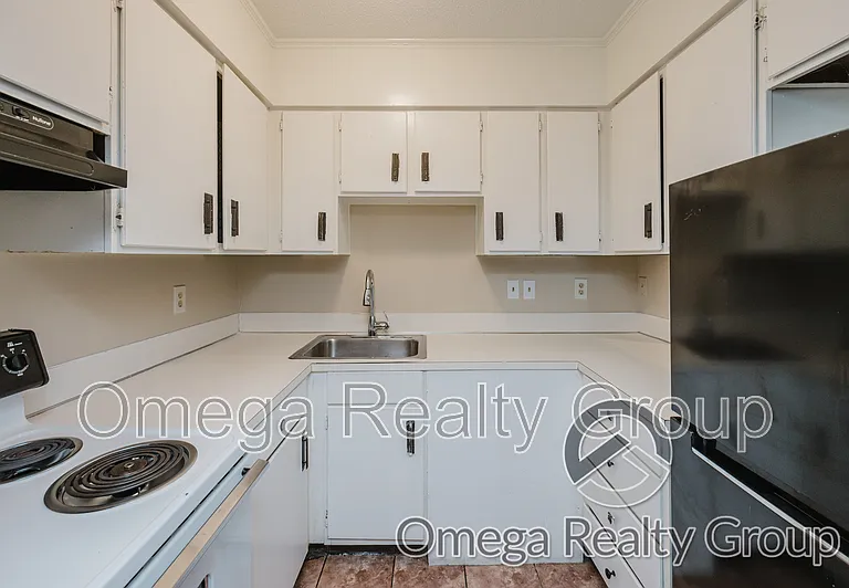 Camelot Apartments — Photo 21