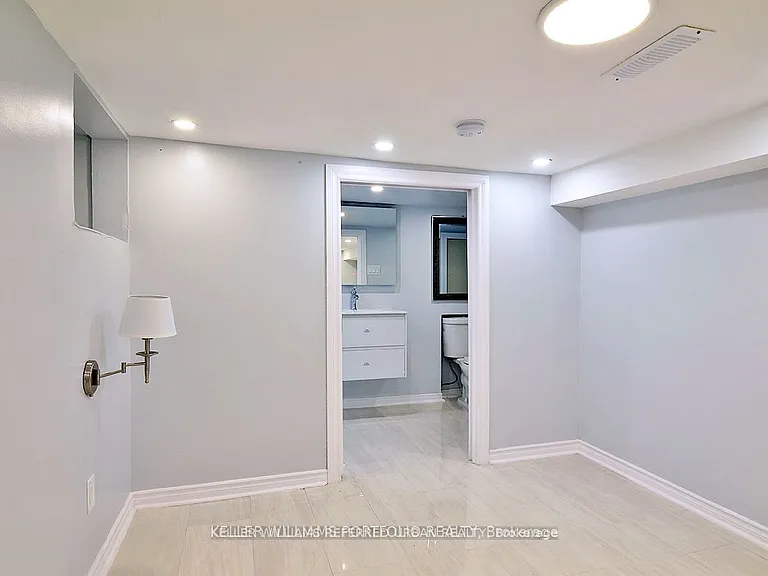 431 Kingston Rd #LOWER — Photo 14