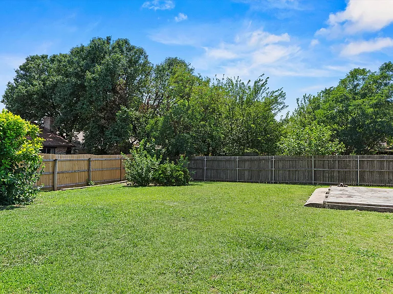 616 SW 23rd St — Photo 33