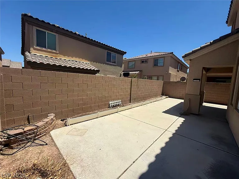 7482 Poppy Hills Ct — Photo 16