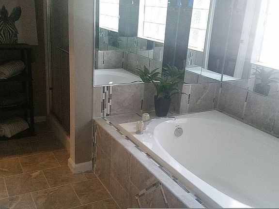 4th image of 6406 Sandgate Dr N