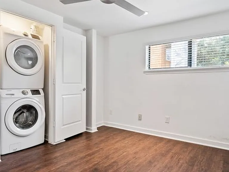1717 Norfolk St — Photo 4