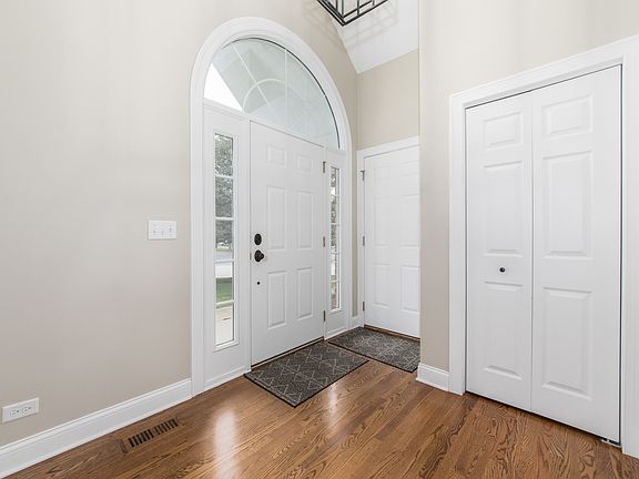 3rd image of 820 Braeman Ct
