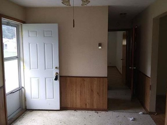3rd image of 5112 S Breezewood Dr