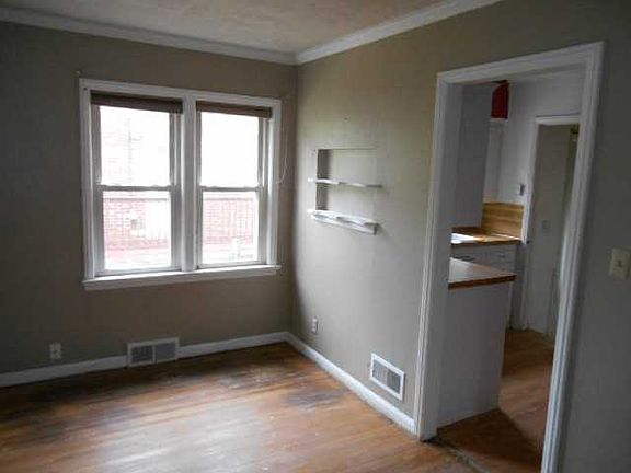 4th image of 427 Sewell Dr