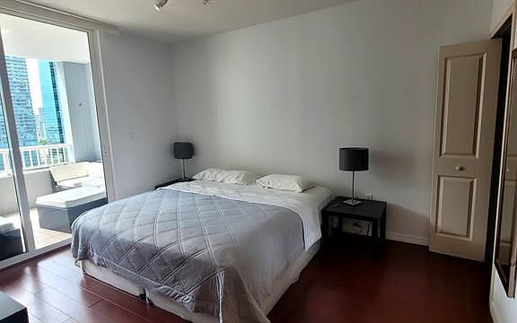 3rd image of 170 SE 14th St APT 1806
