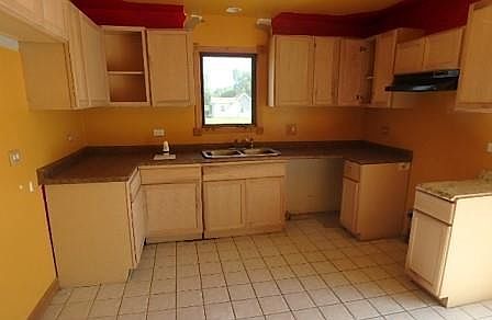 3rd image of 14401 Marshfield Ave