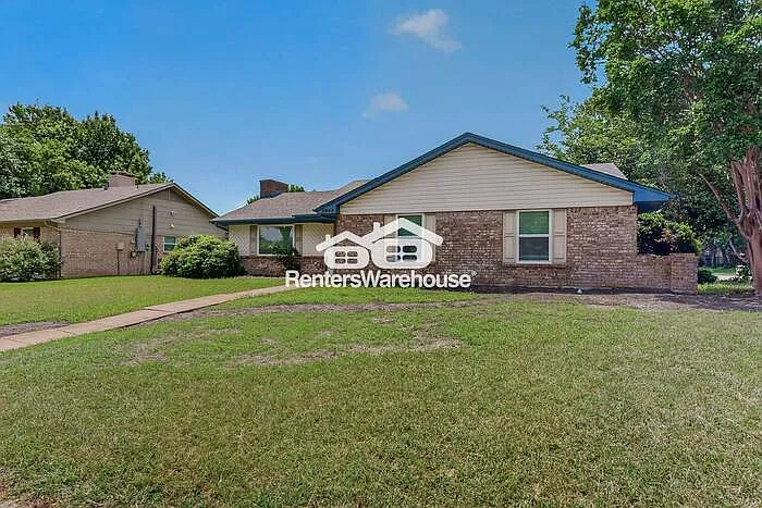 1002 Westminster Ln — Photo 3