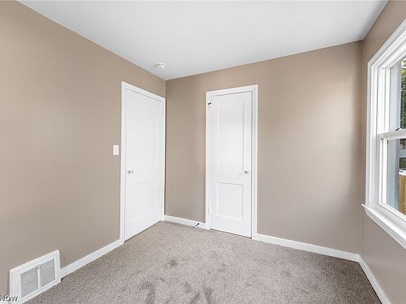 5th image of 1632 Redwood Ave