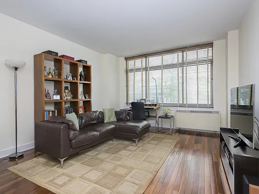 Rented by Sotheby's International Realty | media 10