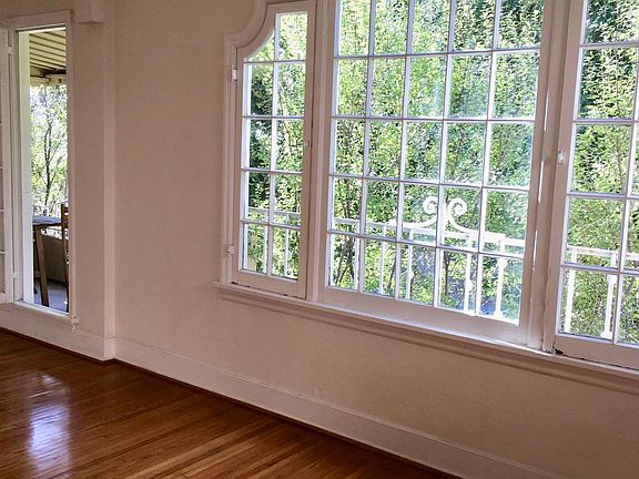 3rd image of 638 N Genesee Ave