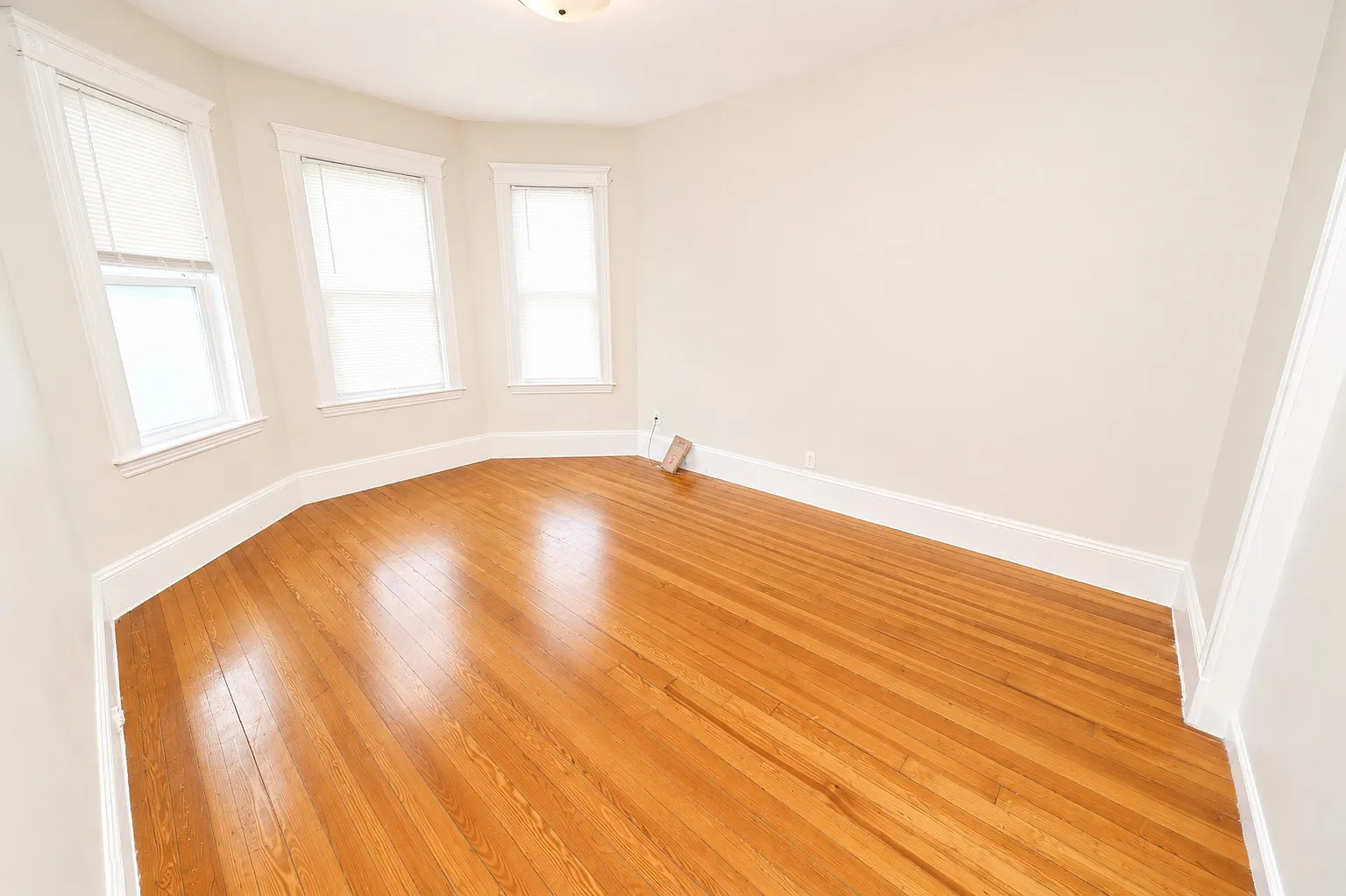 3 bed, 1254 sqft, $3,300 — Photo 3