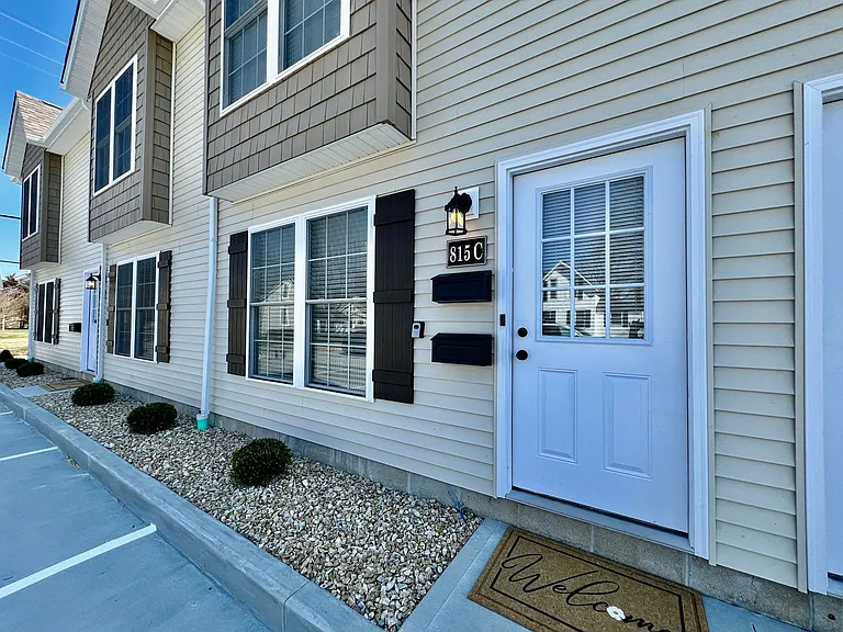 815 W Pearl St #C — Photo 5