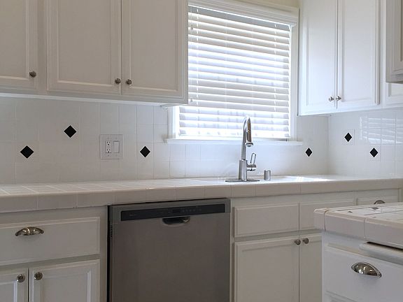 4th image of 347 N Curson Ave