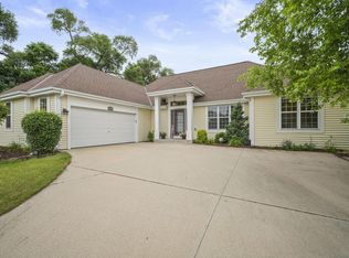 1417 Clearwater Dr, Oconomowoc, WI 53066