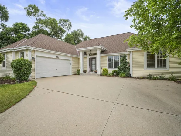 1417 Clearwater DRIVE, Oconomowoc, WI 53066