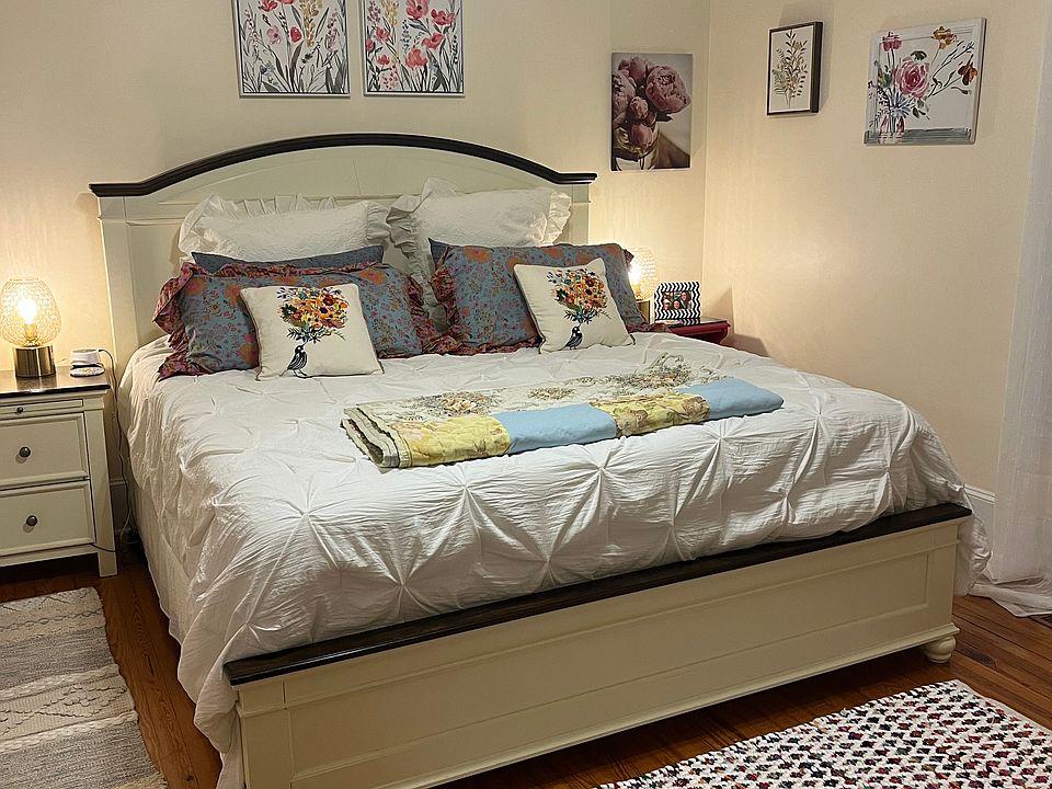 Room for rent, king bed