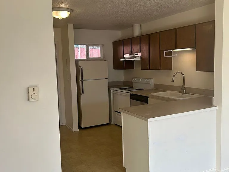 1003 S 41st Ave — Photo 3