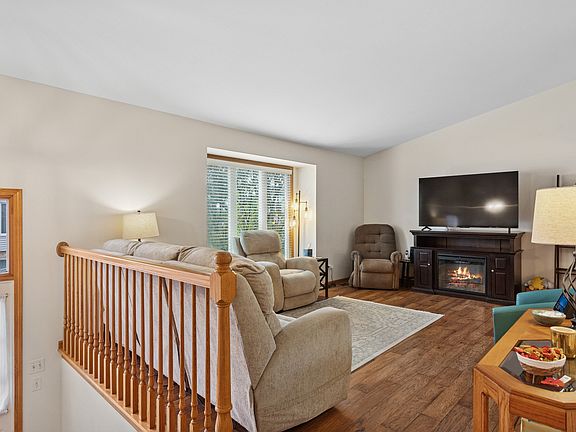 3rd image of 11149 Saratoga Dr