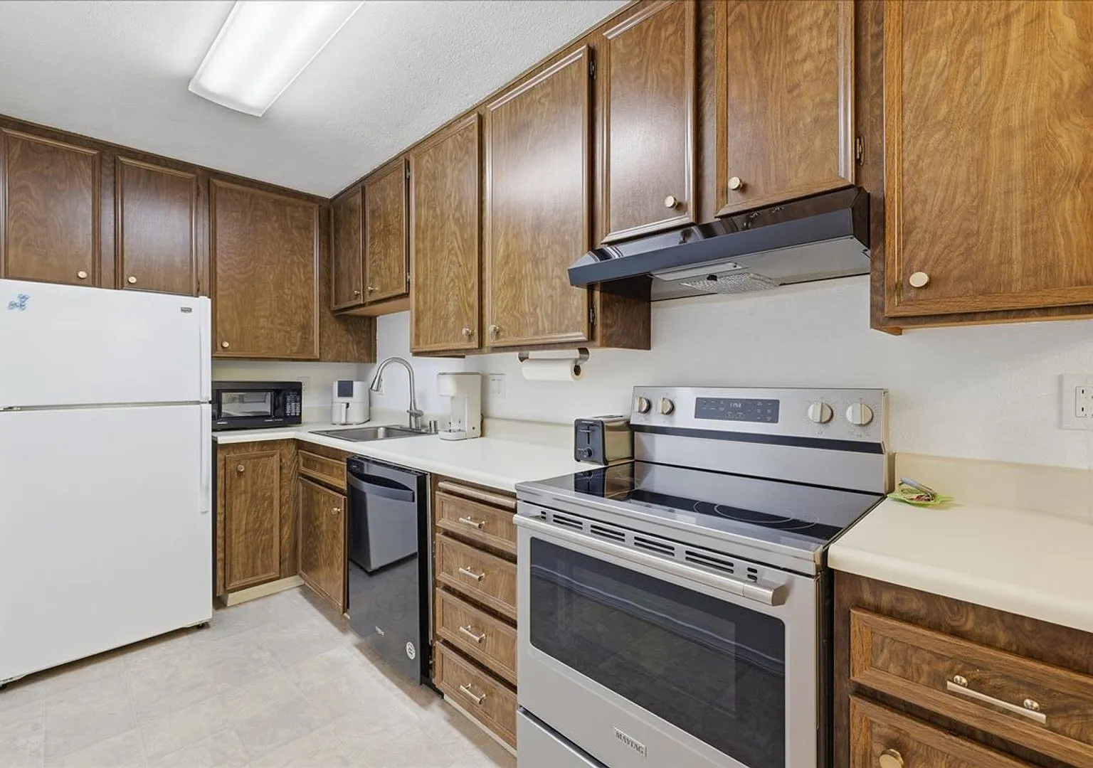 2nd Floor, Corner Unit Condo at Palm Springs Villas II — Photo 2