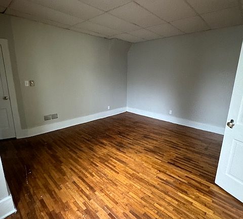 5th image of 210 W 1st St #2