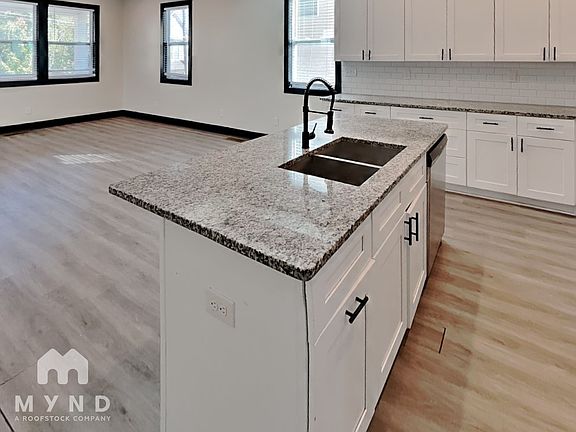 4th image of 631 Windsor St SW