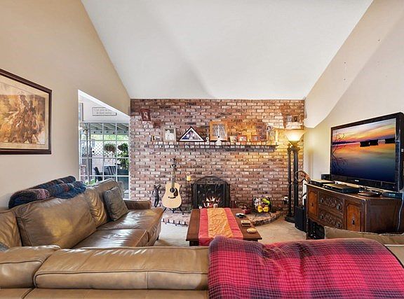 13782 Algranti Ave Sylmar CA-large-004-0