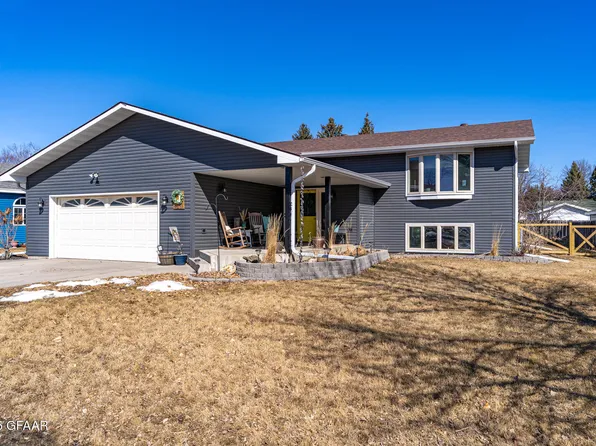 420 40th Ave S, Grand Forks, ND 58201