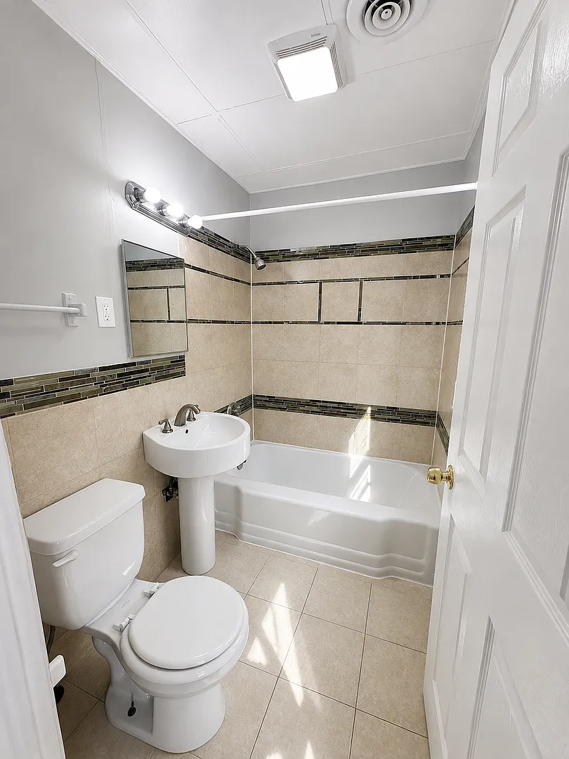 1 Bedroom | 1 Bathroom | + Bonus Room — Photo 3