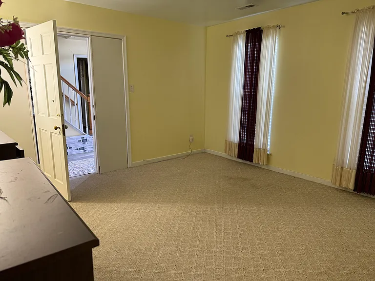 5425 Van Ave — Photo 4