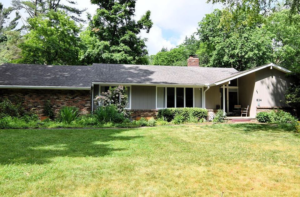 1st image of 834 Haywood Dr