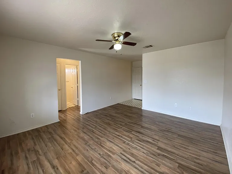 2801 Cantabrian Dr #C — Photo 6