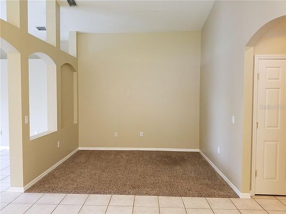 5th image of 2717 Villa Dr