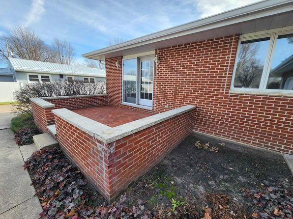 840 E Union St, Manchester, IA 52057