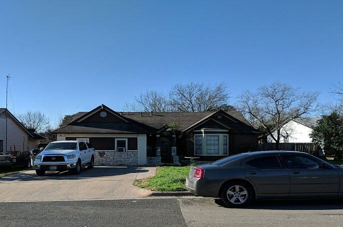 1st image of 307 Holliday Ct