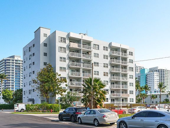 3rd image of 720 Orton Avenue #403