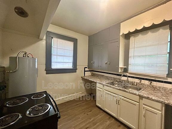 5th image of 3022 Lillian St